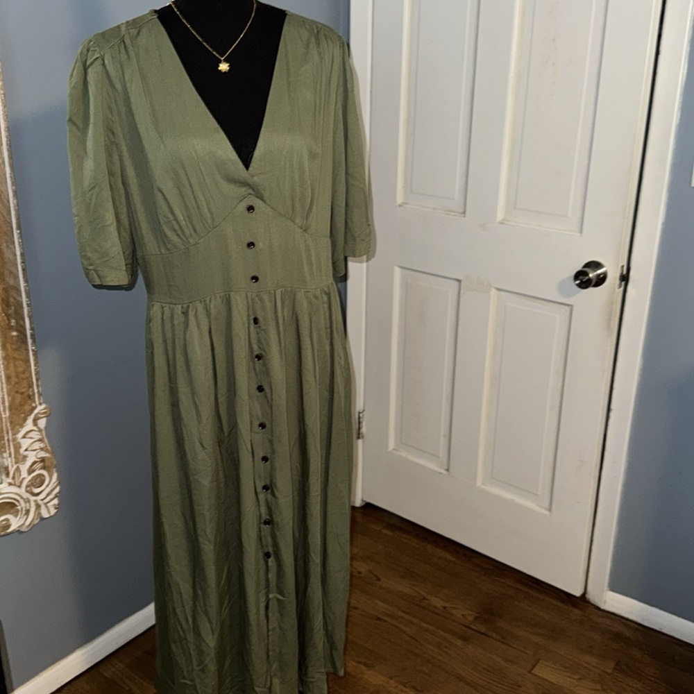 NWT BloomChic Elegant Army Green Faux  Button-Down Dress